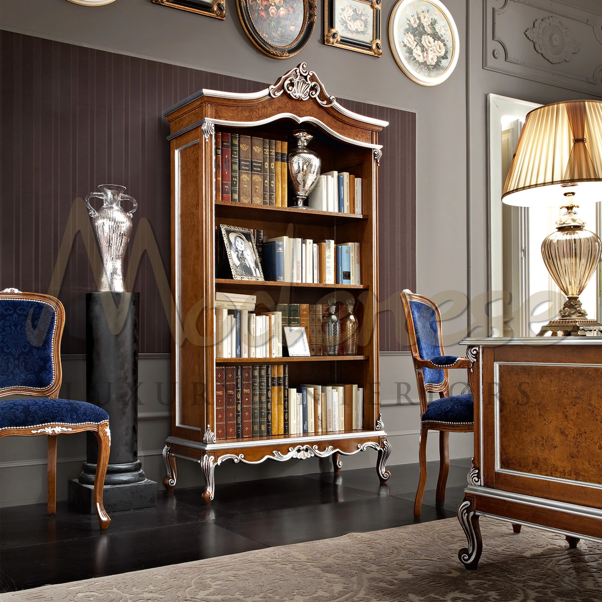 Traditional wooden bookcase with cherry wood finishing with four shelves and a decorative carved design on the sides - Modenese Luxury Furniture