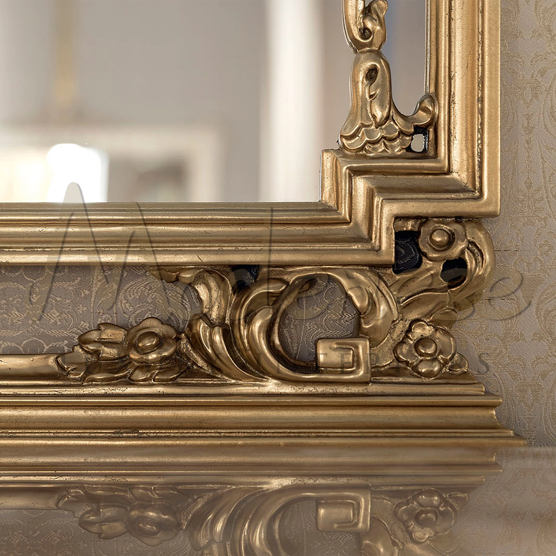 Hnadmade Italian mirror solid wood gilded details