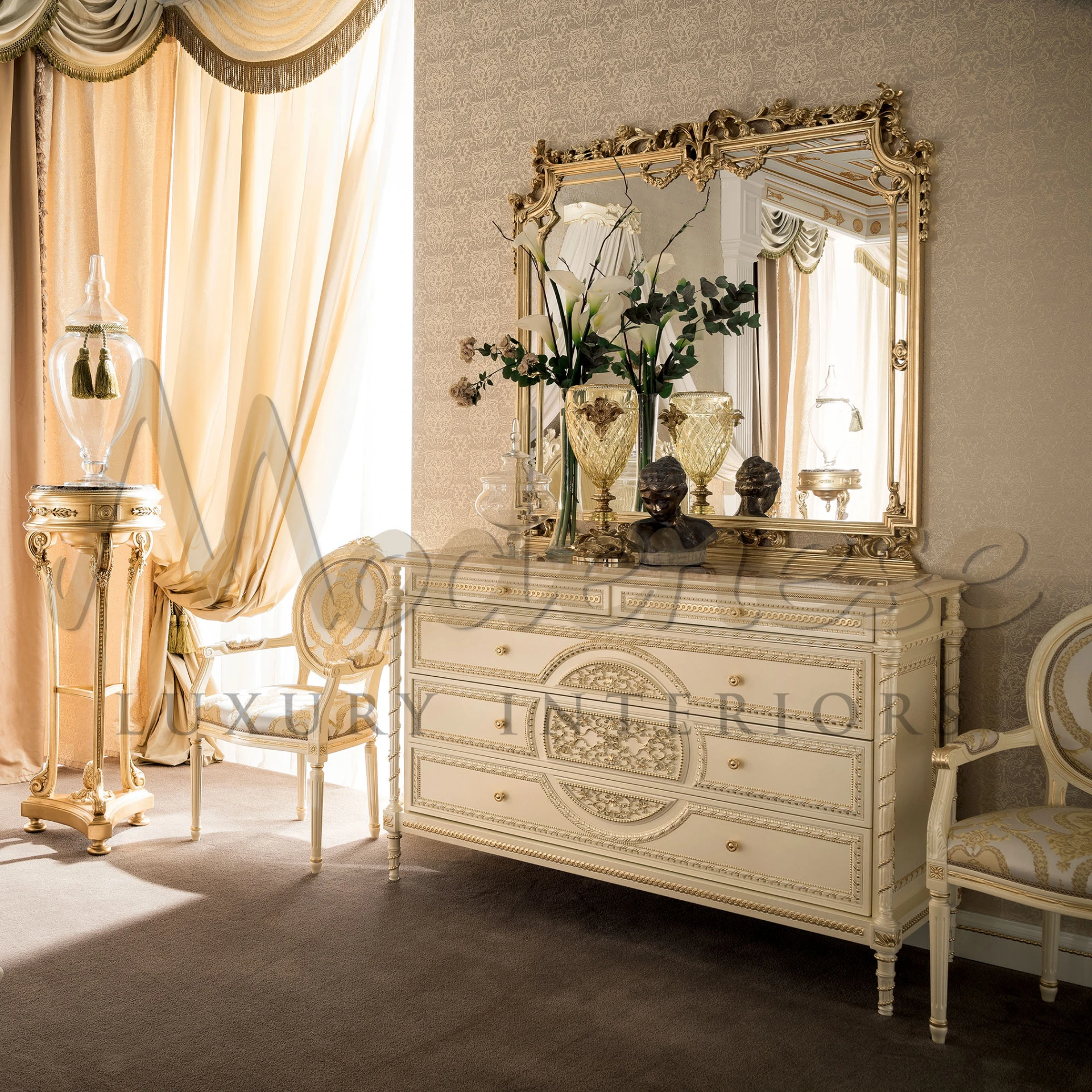 Chest of drawers ivory laquered with opulent gilded mirror