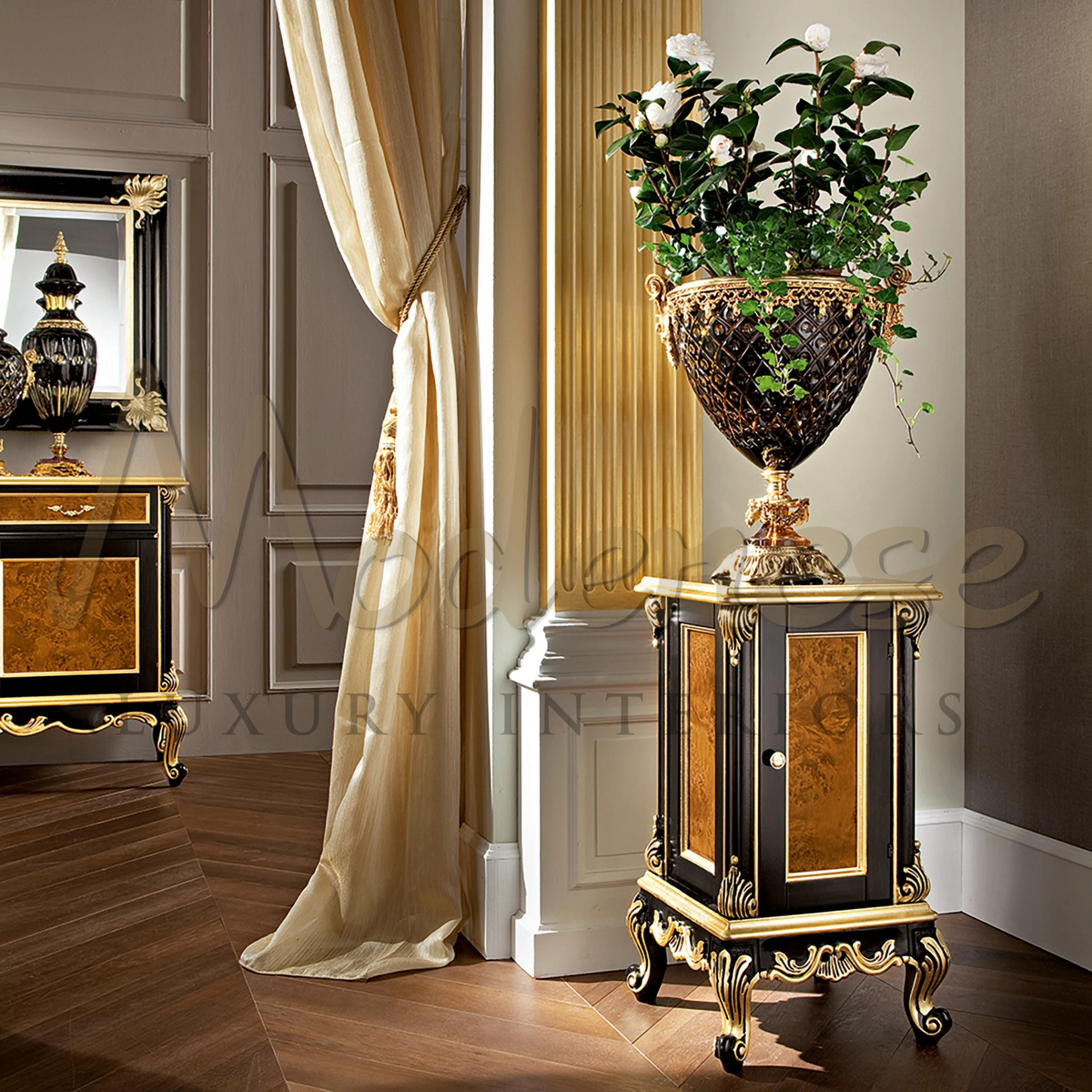 Ornamental Tasteful Radica Vase Stand for Home Decor
