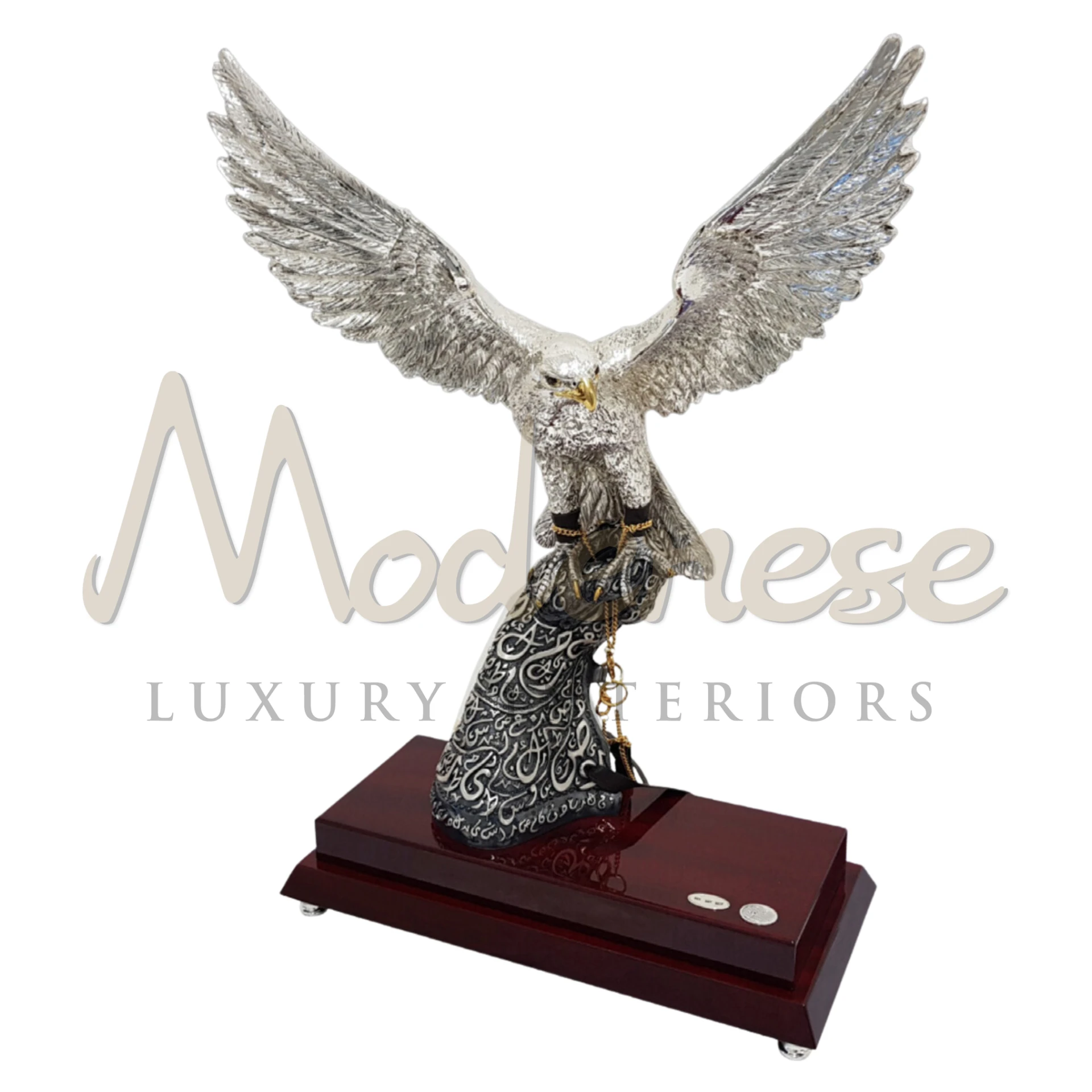 Stylish Silver Falcon statue, combining luxury and elegance with realistic or stylized designs, perfect for enhancing any interior décor theme.






