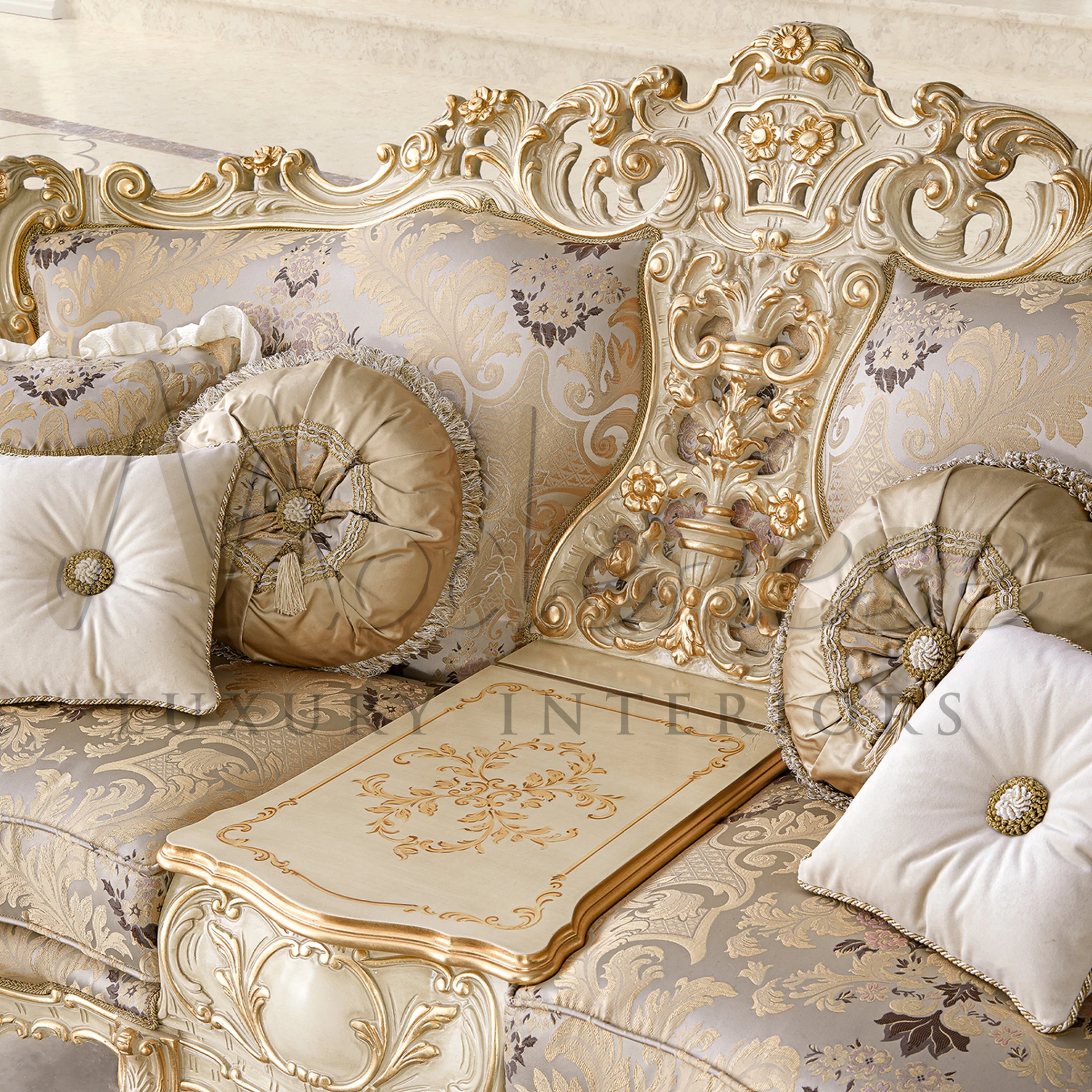 Classic collection: 2-seater sofa with storage, adorned with luxury upholstery and intricate carvings, a masterpiece of Italian design.
