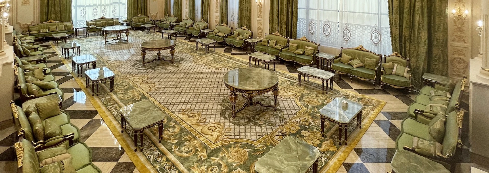 Modenese Carpets and Rugs For Your Luxurious Pakistan Villa